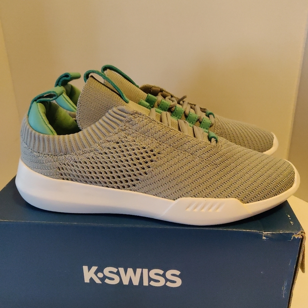 K-Swiss Women's   GEN-K ICON KNIT  Sneaker size 9